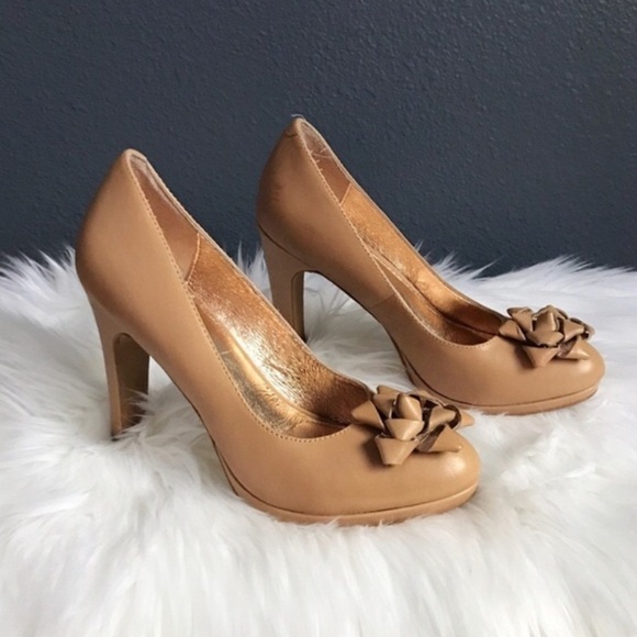 Anthropology Miss Albright Solid Tan Leather Platform Slip-On With Leather Bow - Picture 4 of 9